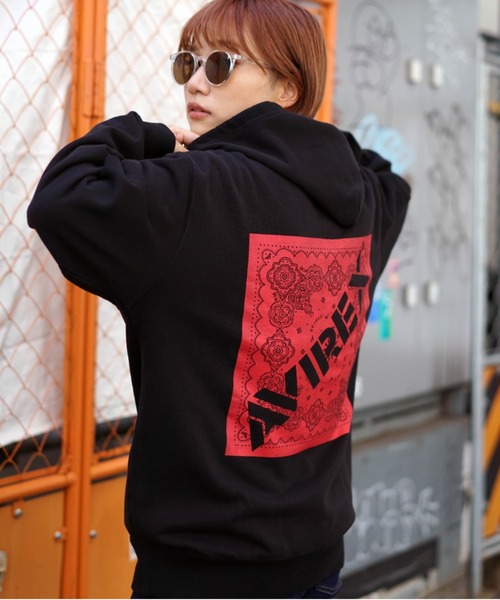 AVIREX(アヴィレックス)の「【直営店限定】バンダナ プリント ボックス ロゴ パーカー/BANDANA PRINT BOX LOGO PARKA/アヴィレックス/AVIREX(パーカー・レディース・ブラック/ブラック系その他/レッド/クリアレッド・MEDIUM/LARGE/X-LARGE/L)」の5枚目の写真