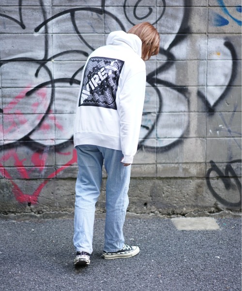AVIREX(アヴィレックス)の「【直営店限定】バンダナ プリント ボックス ロゴ パーカー/BANDANA PRINT BOX LOGO PARKA/アヴィレックス/AVIREX(パーカー・レディース・ブラック/ブラック系その他/レッド/クリアレッド・MEDIUM/LARGE/X-LARGE/L)」の7枚目の写真
