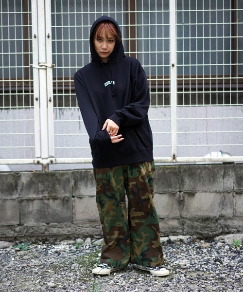 AVIREX(アヴィレックス)の「【直営店限定】バンダナ プリント ボックス ロゴ パーカー/BANDANA PRINT BOX LOGO PARKA/アヴィレックス/AVIREX(パーカー・レディース・ブラック/ブラック系その他/レッド/クリアレッド・MEDIUM/LARGE/X-LARGE/L)」の13枚目の写真