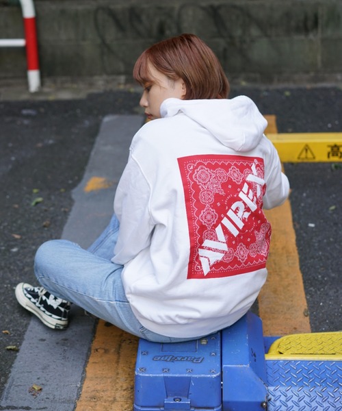 AVIREX(アヴィレックス)の「【直営店限定】バンダナ プリント ボックス ロゴ パーカー/BANDANA PRINT BOX LOGO PARKA/アヴィレックス/AVIREX(パーカー・レディース・ブラック/ブラック系その他/レッド/クリアレッド・MEDIUM/LARGE/X-LARGE/L)」の18枚目の写真