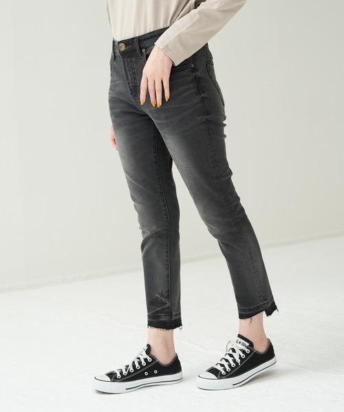 Editt by YECCA VECCA（エディットバイイェッカヴェッカ）の「裾カットオフストレッチデニム＊（その他パンツ・レディース・ブラック/インディゴブルー・S/M/L）」の2枚目の写真