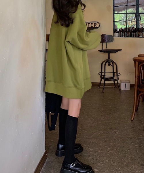 Diosfront（ディオスフロント）の「オーバーサイズ裏起毛トレーナー（スウェット・レディース・グリーン/ブルー/イエロー/ピンク・FREE）」の20枚目の写真