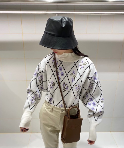 FURFUR フラワーグリッドセーター ブラック　フリーサイズ　花柄 FURFUR（ファーファー）の「フラワーグリッドセーター（ニット