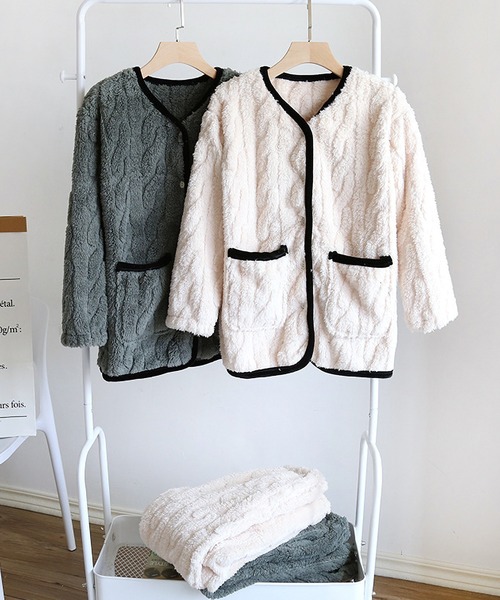 MAISON DE THERESE（メゾン ド テレーズ）の「レディース ケーブル編みもこもこパイピングセットアップルームウェアパジャマ 上下2点セット（ルームウェア/パジャマ・レディース・アイボリー/ダークグレー/ブラック/B/A・MEDIUM/LARGE）」の7枚目の写真