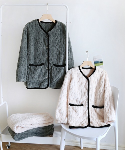 MAISON DE THERESE（メゾン ド テレーズ）の「レディース ケーブル編みもこもこパイピングセットアップルームウェアパジャマ 上下2点セット（ルームウェア/パジャマ・レディース・アイボリー/ダークグレー/ブラック/B/A・MEDIUM/LARGE）」の8枚目の写真