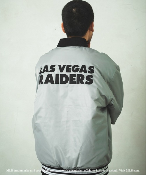 Fanatics(ファナティクス)の「◆【FANATICS / ファナティクス】JOURNAL STANDARD別注 サテン ジャケット NFL(スタジャン・メンズ・シルバー/ゴールド・LARGE/MEDIUM)」の2枚目の写真