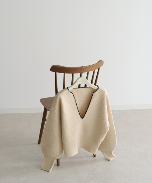 CLEIO（クレイオ）の「【CLEIO】Uネックステッチニット（ニット/セーター・レディース・ブラック/アイボリー/テラコッタ・FREE）」の7枚目の写真