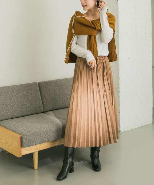 URBAN RESEARCH（アーバンリサーチ）の「Uネックロングスリーブカットソー（Tシャツ/カットソー・レディース・チャコールグレー/グレー系その他/ホワイト・FREE）」の6枚目の写真