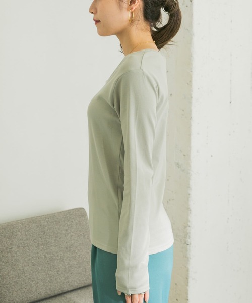 URBAN RESEARCH（アーバンリサーチ）の「Uネックロングスリーブカットソー（Tシャツ/カットソー・レディース・チャコールグレー/グレー系その他/ホワイト・FREE）」の16枚目の写真