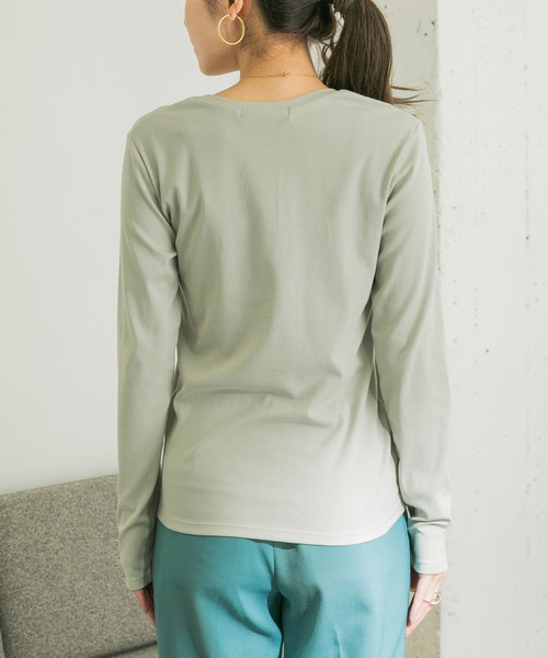 URBAN RESEARCH（アーバンリサーチ）の「Uネックロングスリーブカットソー（Tシャツ/カットソー・レディース・チャコールグレー/グレー系その他/ホワイト・FREE）」の10枚目の写真