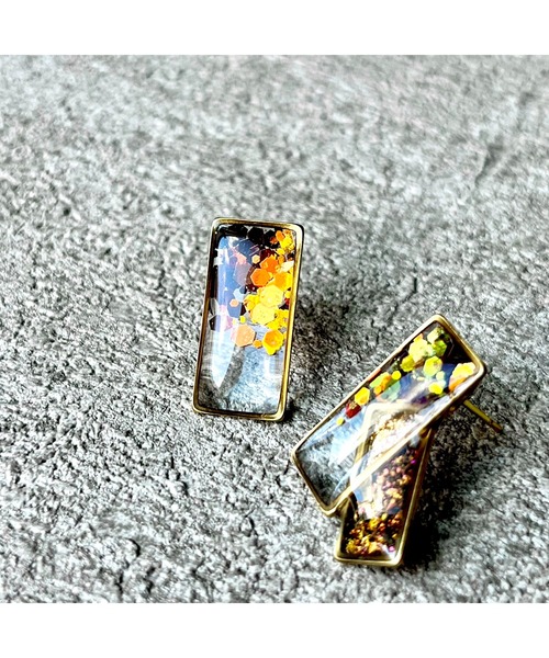 tone(トーン)の「【Willija】金属アレルギー対応《Evil square》偏光素材のアシンメトリーピアス小(MA)(ピアス(両耳用)・レディース・シルバー系その他/ゴールド系その他・FREE)」の4枚目の写真