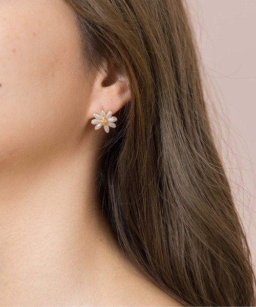 flower（フラワー）の「エニーフラワーピアス（ピアス（片耳用）・レディース・アイボリー・FREE）」の2枚目の写真