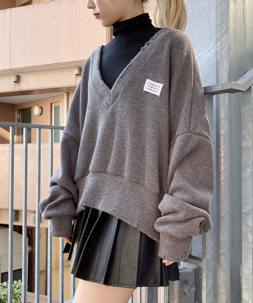 Figments（フィグメンツ）の「ドロップショルダーVネックセーター（ニット/セーター・レディース・ブラック/グレー・FREE）」の2枚目の写真