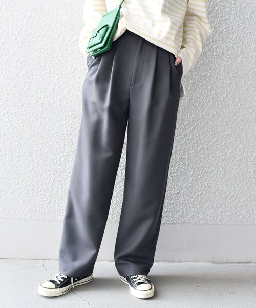 SHIPS(シップス)の「*〈手洗い可能/吸水速乾〉2タックハイウエストカラーパンツ◇(その他パンツ・レディース・チャコールグレー/ライトグレー/レッド/グリーン・SMALL/MEDIUM/LARGE)」の2枚目の写真