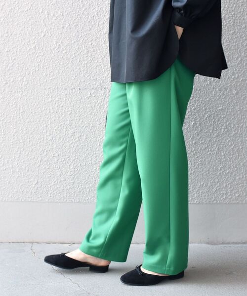 SHIPS(シップス)の「*〈手洗い可能/吸水速乾〉2タックハイウエストカラーパンツ◇(その他パンツ・レディース・チャコールグレー/ライトグレー/レッド/グリーン・SMALL/MEDIUM/LARGE)」の1枚目の写真