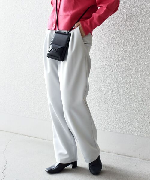 SHIPS(シップス)の「*〈手洗い可能/吸水速乾〉2タックハイウエストカラーパンツ◇(その他パンツ・レディース・チャコールグレー/ライトグレー/レッド/グリーン・SMALL/MEDIUM/LARGE)」の6枚目の写真