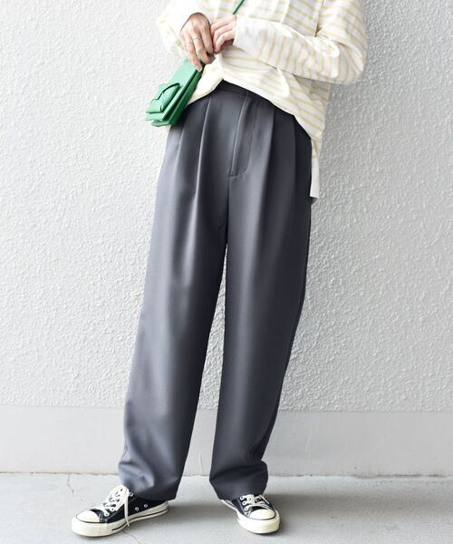 SHIPS(シップス)の「*〈手洗い可能/吸水速乾〉2タックハイウエストカラーパンツ◇(その他パンツ・レディース・チャコールグレー/ライトグレー/レッド/グリーン・SMALL/MEDIUM/LARGE)」の18枚目の写真