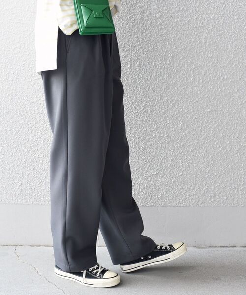 SHIPS(シップス)の「*〈手洗い可能/吸水速乾〉2タックハイウエストカラーパンツ◇(その他パンツ・レディース・チャコールグレー/ライトグレー/レッド/グリーン・SMALL/MEDIUM/LARGE)」の7枚目の写真