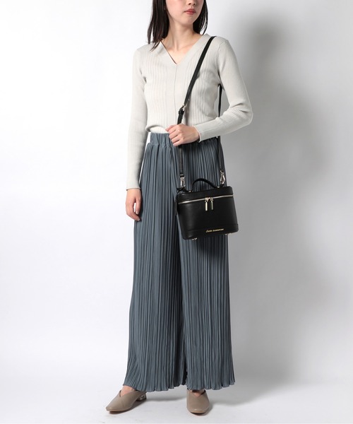 LITTLE ACCESSORIES（リトルアクセサリーズ）の「トップハンドルバニティーバッグ　ショルダー付き（ショルダーバッグ・レディース・ブラック/グレイッシュベージュ・フリー）」の6枚目の写真