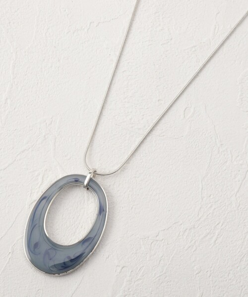 SHOO・LA・RUE（シューラルー）の「◆マーブルメタルフレームネックレス（ネックレス・レディース・ナチュラル/サンドベージュ/ネイビー・00）」の3枚目の写真