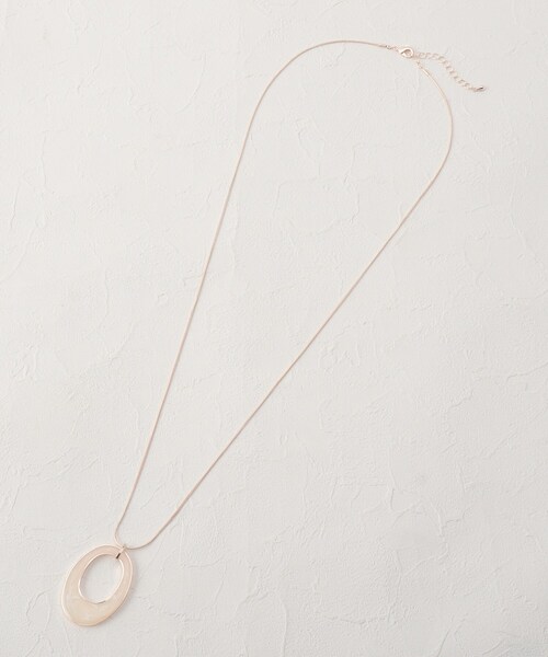 SHOO・LA・RUE（シューラルー）の「◆マーブルメタルフレームネックレス（ネックレス・レディース・ナチュラル/サンドベージュ/ネイビー・00）」の4枚目の写真