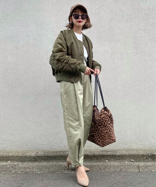 ReNorm(リノーム)の「【pocoコラボ】タックテーパードパンツ(スラックス・レディース・カーキ/ベージュ・S/M)」の15枚目の写真