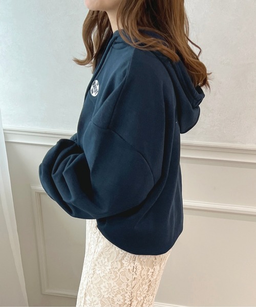 apres jour(アプレジュール)の「ワッペン付きルーズパーカー【ZOZOTOWN限定アイテム】(パーカー・レディース・ネイビー/ブルー/アイボリー・X-LARGE/フリー)」の8枚目の写真