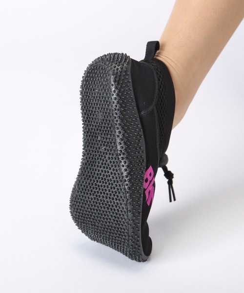 BENETTON (UNITED COLORS OF BENETTON)（ベネトンユナイテッドカラーズオブベネトン）の「【BENETTON:ベネトン】レディースマリンシューズ　アクアシューズ（サンダル・レディース・ブラック×ブルー/ピンク/ターコイズブルー/ブラック×ピンク/ライトグリーン/パープル・LARGE/MEDIUM）」の15枚目の写真