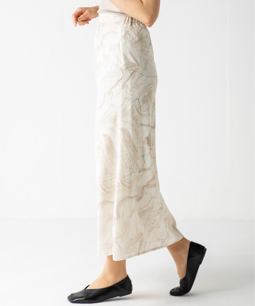 MILLION CARATS(ミリオンカラッツ)の「ニュアンスマーブルスカート(スカート・レディース・ベージュ/グリーン・FREE)」の5枚目の写真