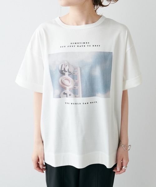 PUAL CE CIN（ピュアルセシン）の「フォトプリントシルケットTシャツ（Tシャツ/カットソー・レディース・サックスブルー/グレイッシュベージュ/ホワイト系1/ホワイト系2・FREE）」の8枚目の写真