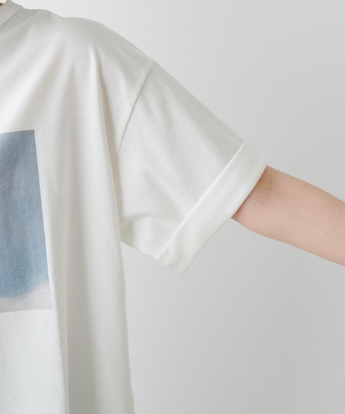 PUAL CE CIN（ピュアルセシン）の「フォトプリントシルケットTシャツ（Tシャツ/カットソー・レディース・サックスブルー/グレイッシュベージュ/ホワイト系1/ホワイト系2・FREE）」の13枚目の写真