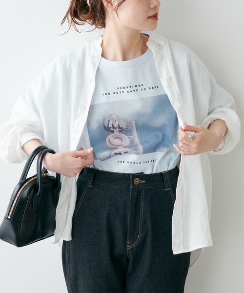 PUAL CE CIN（ピュアルセシン）の「フォトプリントシルケットTシャツ（Tシャツ/カットソー・レディース・サックスブルー/グレイッシュベージュ/ホワイト系1/ホワイト系2・FREE）」の5枚目の写真