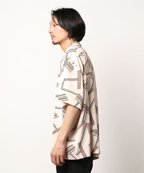 ＪＵＧＬＡＮＳ（ユグランス）の「【ATELANE】ジオメトリック柄ショートスリーブオープンシャツ/メンズ（シャツ/ブラウス・メンズ・アイボリー/ブラック・L/M）」の3枚目の写真