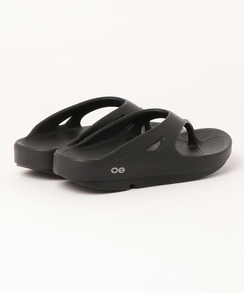 OOFOS(ウーフォス)の「【OOFOS(ウーフォス)】 OOriginal/サンダル(サンダル・レディース・ベージュ/ブラック・25/24/23)」の3枚目の写真