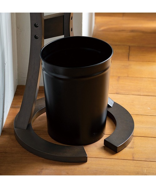 USEDo（ユーズド）の「アンティークな佇まい　ソファに差し込んでも使えるラウンドカフェテーブル（家具・レディース・ブラウン/ブラック系その他・ONE SIZE）」の9枚目の写真