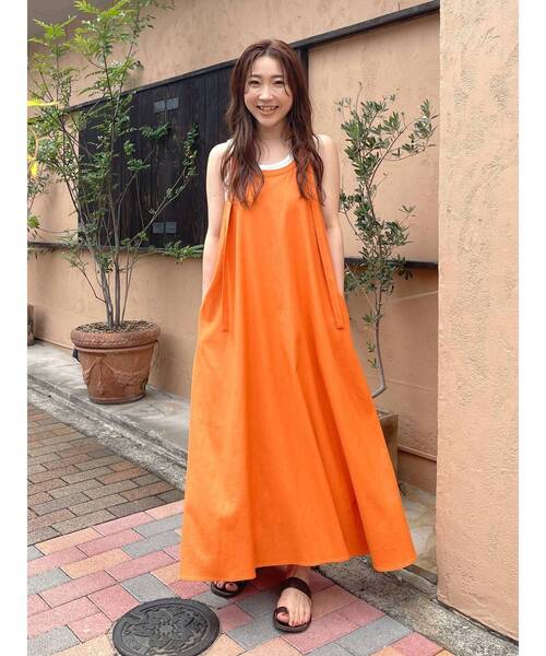 Ungrid（アングリッド）の「リネン混ショルダーデザインキャミワンピース（ワンピース・レディース・アイボリー/ブラック/オレンジ・FREE）」の4枚目の写真