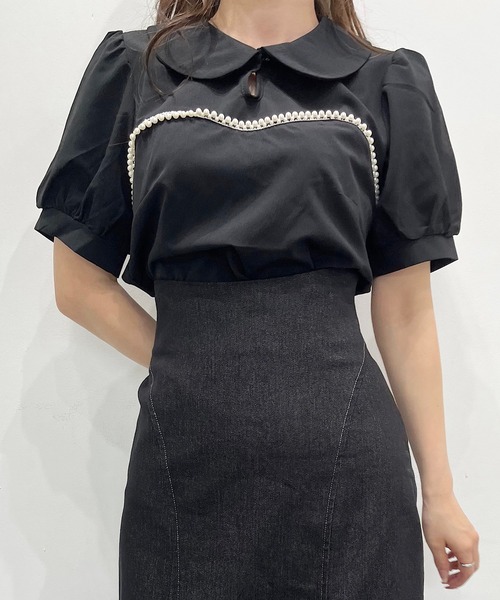 titty&Co. PETIT(ティティアンドコープティ)の「【titty&Co.PETIT】デコルテパールラウンドカラーブラウス(シャツ/ブラウス・レディース・ホワイト/ブラック・FREE)」の2枚目の写真
