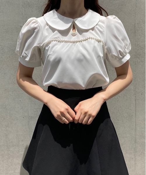 titty&Co. PETIT(ティティアンドコープティ)の「【titty&Co.PETIT】デコルテパールラウンドカラーブラウス(シャツ/ブラウス・レディース・ホワイト/ブラック・FREE)」の3枚目の写真