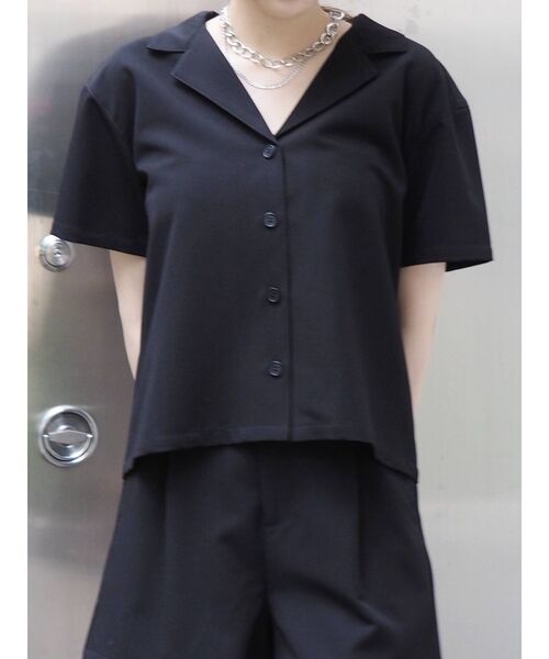 EVRIS（エヴリス）の「オープンカラーショートシャツ【セットアップ着用可能】（シャツ/ブラウス・レディース・ベージュ/ネイビー/ブラック・FREE）」の2枚目の写真