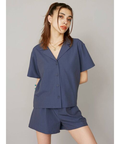 EVRIS（エヴリス）の「オープンカラーショートシャツ【セットアップ着用可能】（シャツ/ブラウス・レディース・ベージュ/ネイビー/ブラック・FREE）」の4枚目の写真