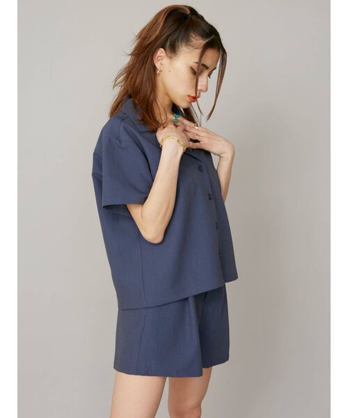 EVRIS（エヴリス）の「オープンカラーショートシャツ【セットアップ着用可能】（シャツ/ブラウス・レディース・ベージュ/ネイビー/ブラック・FREE）」の5枚目の写真