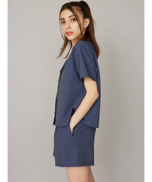 EVRIS（エヴリス）の「オープンカラーショートシャツ【セットアップ着用可能】（シャツ/ブラウス・レディース・ベージュ/ネイビー/ブラック・FREE）」の6枚目の写真