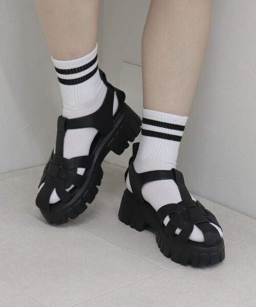 fredy emue(フレディエミュ)の「ライトソールデザインアッパーサンダル(サンダル・レディース・ブラック/オフホワイト・S/M/L)」の2枚目の写真