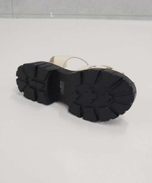 fredy emue(フレディエミュ)の「ライトソールデザインアッパーサンダル(サンダル・レディース・ブラック/オフホワイト・S/M/L)」の8枚目の写真