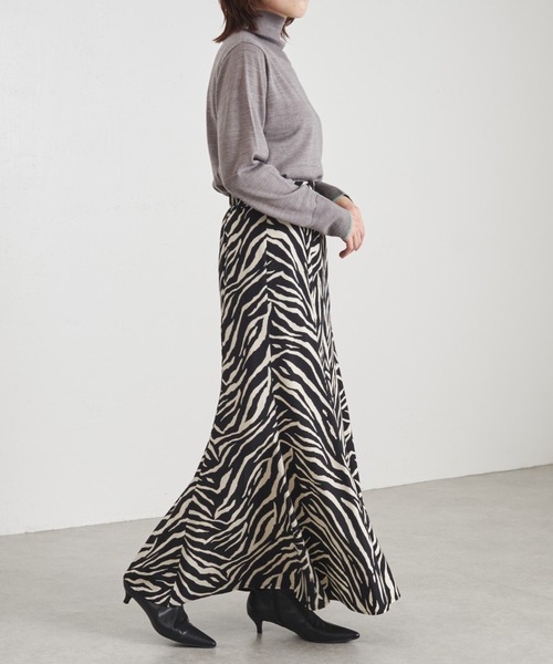 ☆試着程度☆　レオナール　極近年　カンカンスカート　ゆったり44 ☆試着程度☆ レオナール 極近年 カンカンスカート ゆったり44