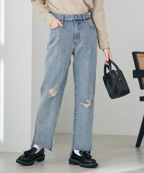 earth music&ecology（アースミュージックアンドエコロジー）の「デニムダメージパンツ（デニムパンツ・レディース・インディゴブルー/ブラック・M/S）」の2枚目の写真