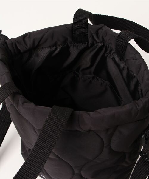 Champion（チャンピオン）の「チャンピオン　ヒプラー　キルティング　巾着バッグ　63501（ショルダーバッグ・レディース・ベージュ/ブラック/カーキ・FREE）」の4枚目の写真