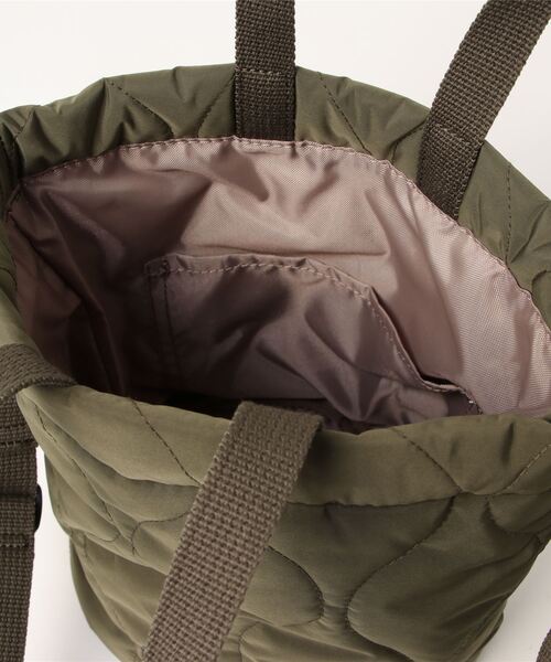 Champion（チャンピオン）の「チャンピオン　ヒプラー　キルティング　巾着バッグ　63501（ショルダーバッグ・レディース・ベージュ/ブラック/カーキ・FREE）」の6枚目の写真