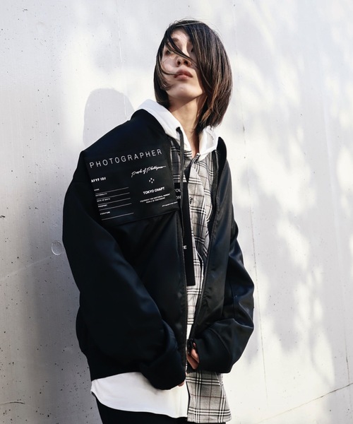 AFYF（エーエフワイエフ）の「AFYFPHOTOGRAPHER MA-1/ビッグシルエット フォトグラファーMA-1（MA-1・レディース・ブラック/ネイビー/ブラック系その他・FREE）」の2枚目の写真