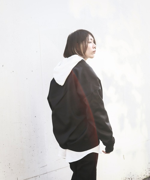 AFYF（エーエフワイエフ）の「AFYFPHOTOGRAPHER MA-1/ビッグシルエット フォトグラファーMA-1（MA-1・レディース・ブラック/ネイビー/ブラック系その他・FREE）」の4枚目の写真